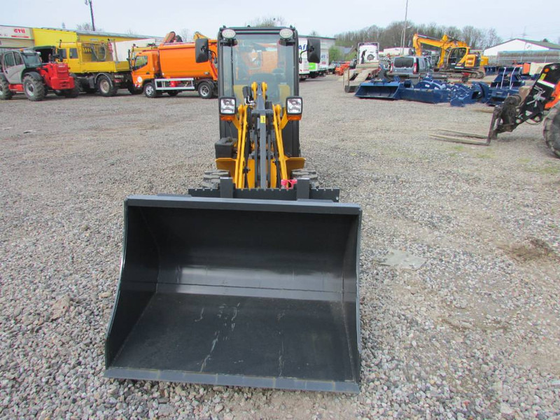 Schäffer 2428 SLT Schmalspur Radlader 32.500 - Kompaktni utovarivač guseničar: slika 3 Schäffer 2428 SLT Schmalspur Radlader 32.500 - Kompaktni utovarivač guseničar: slika 3