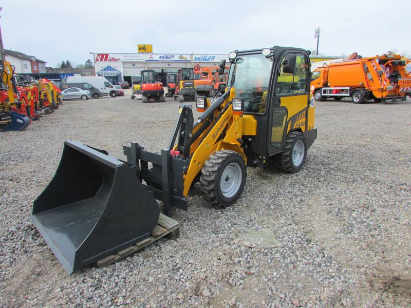 Schäffer 2428 SLT Schmalspur Radlader 32.500 Schaeffer - Kompaktni utovarivač guseničar: slika 1 Schäffer 2428 SLT Schmalspur Radlader 32.500 Schaeffer - Kompaktni utovarivač guseničar: slika 1