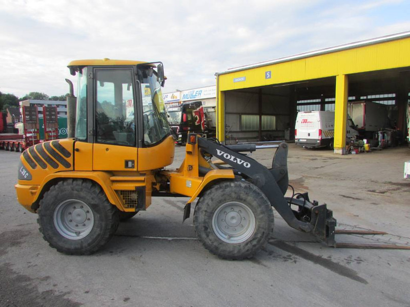 Volvo L 35 B-Z Radlader 18.000 EUR - Utovarivač točkaš: slika 4 Volvo L 35 B-Z Radlader 18.000 EUR - Utovarivač točkaš: slika 4