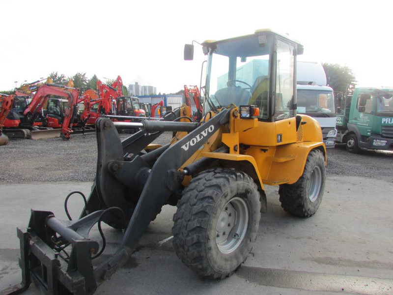 Volvo L 35 B-Z Radlader 18.000 EUR - Utovarivač točkaš: slika 2 Volvo L 35 B-Z Radlader 18.000 EUR - Utovarivač točkaš: slika 2