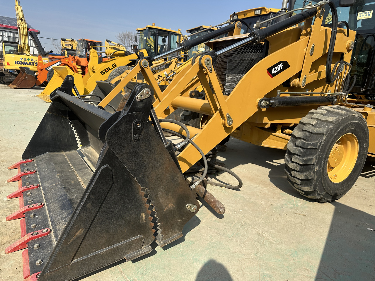 Bager utovarivač CATERPILLAR 420F: slika 7