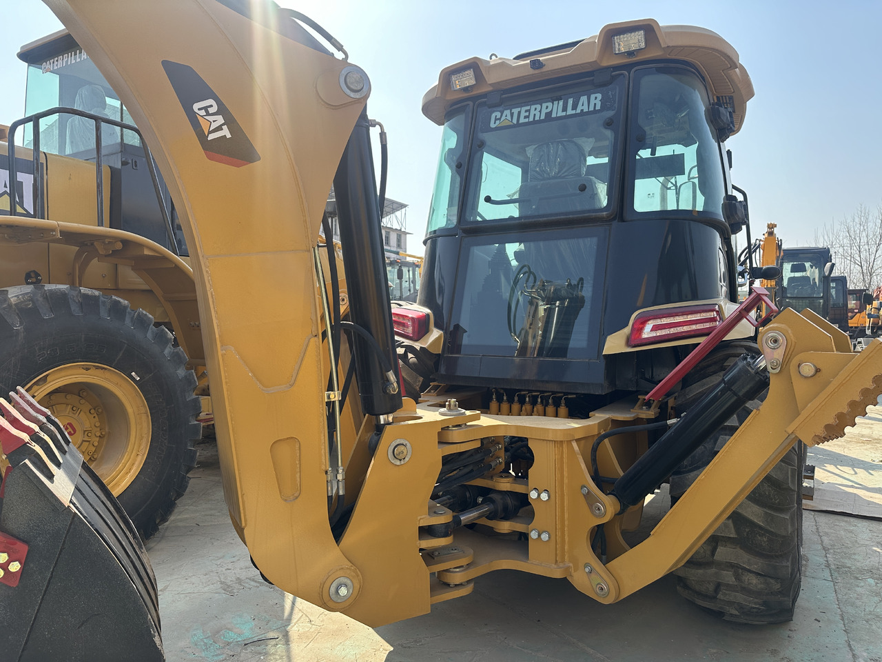 Bager utovarivač CATERPILLAR 420F: slika 8