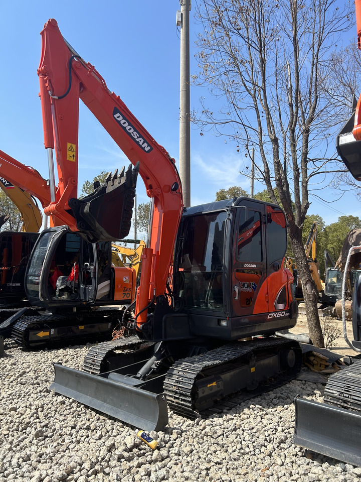 Doosan DX60 - Mini bager: slika 3 Doosan DX60 - Mini bager: slika 3