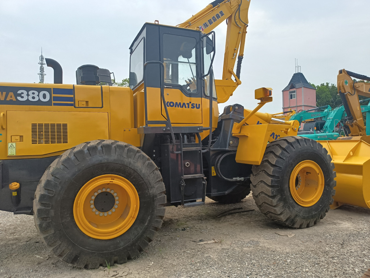KOMATSU WA380-3 - Utovarivač točkaš: slika 2 KOMATSU WA380-3 - Utovarivač točkaš: slika 2