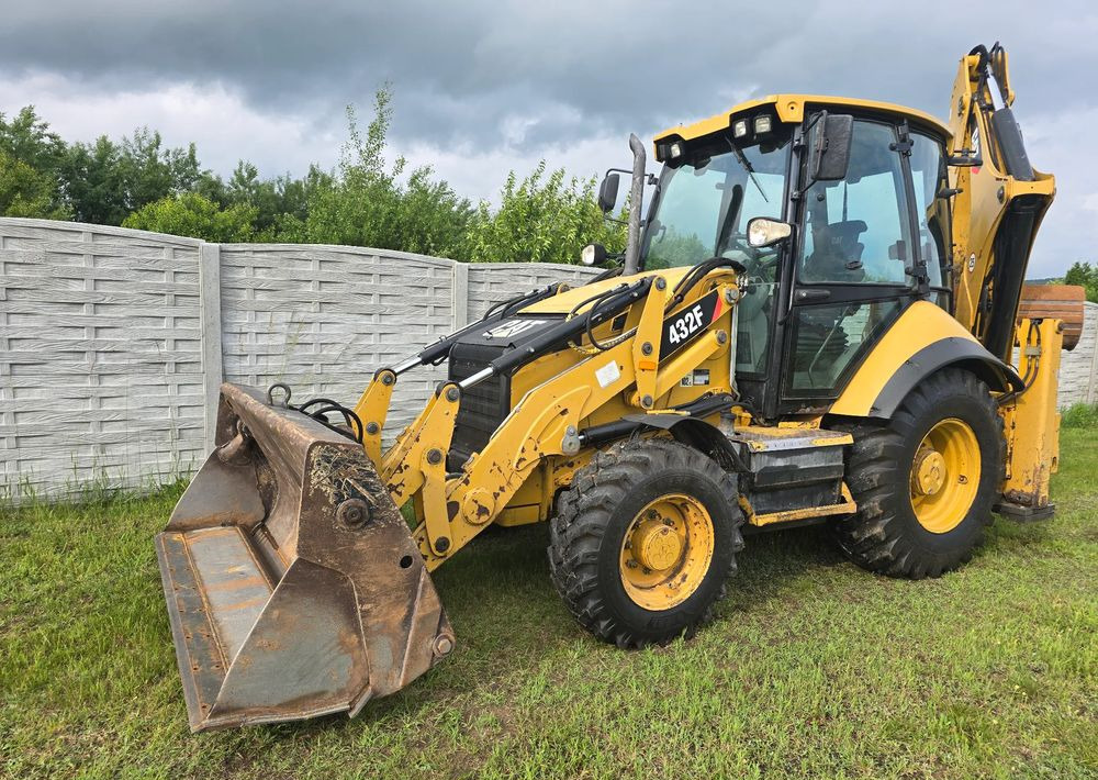 Caterpillar - Bager utovarivač: slika 1 Caterpillar - Bager utovarivač: slika 1