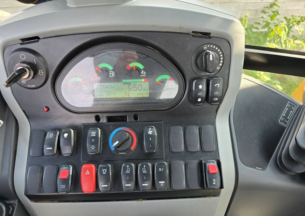 Caterpillar - Bager utovarivač: slika 4 Caterpillar - Bager utovarivač: slika 4