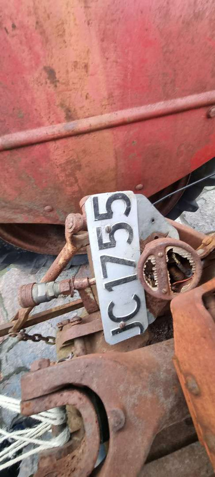 1958 Massey Ferguson MF 35 traktor (rep.-objekt) - Traktor: slika 3 1958 Massey Ferguson MF 35 traktor (rep.-objekt) - Traktor: slika 3