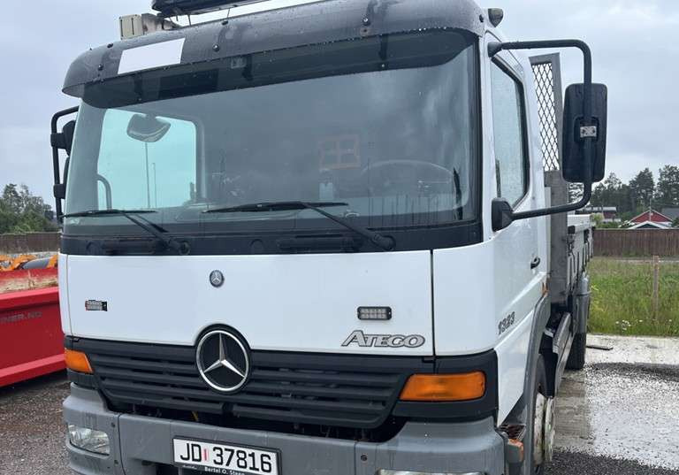 2004 Mercedes-Benz Tipp - EU-godkjent - Istovarivač: slika 1 2004 Mercedes-Benz Tipp - EU-godkjent - Istovarivač: slika 1