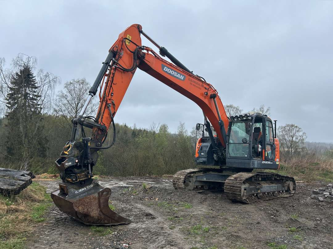 2018 Beltegraver 24 tonn Doosan DX 235LCR S 70-feste - Bager: slika 1 2018 Beltegraver 24 tonn Doosan DX 235LCR S 70-feste - Bager: slika 1