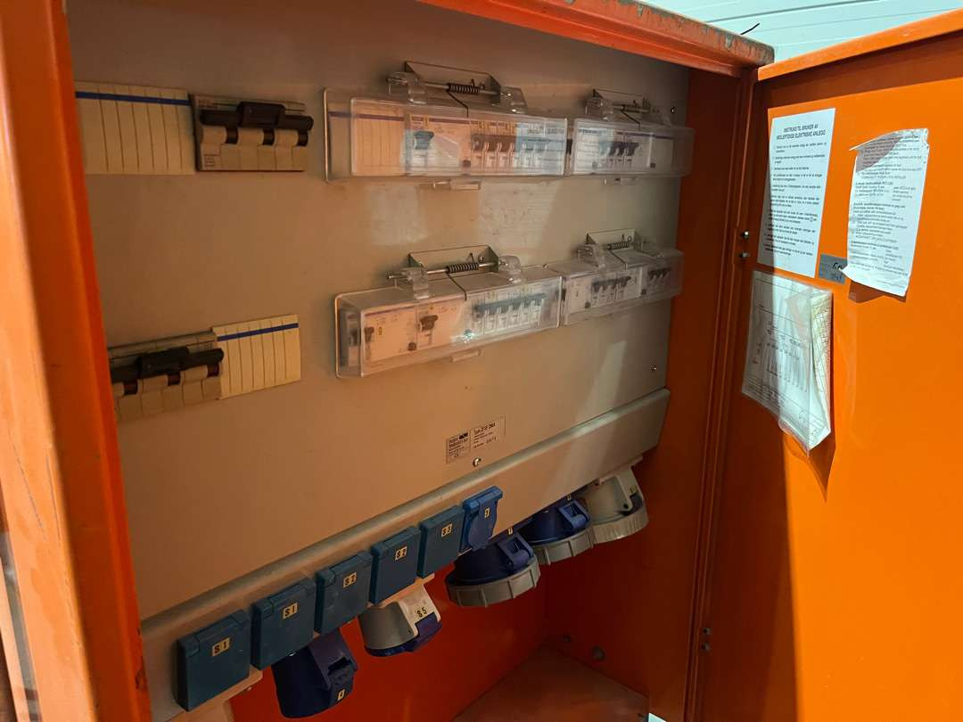 Holte strømskap 230 V - Instrument/ Oprema: slika 4 Holte strømskap 230 V - Instrument/ Oprema: slika 4