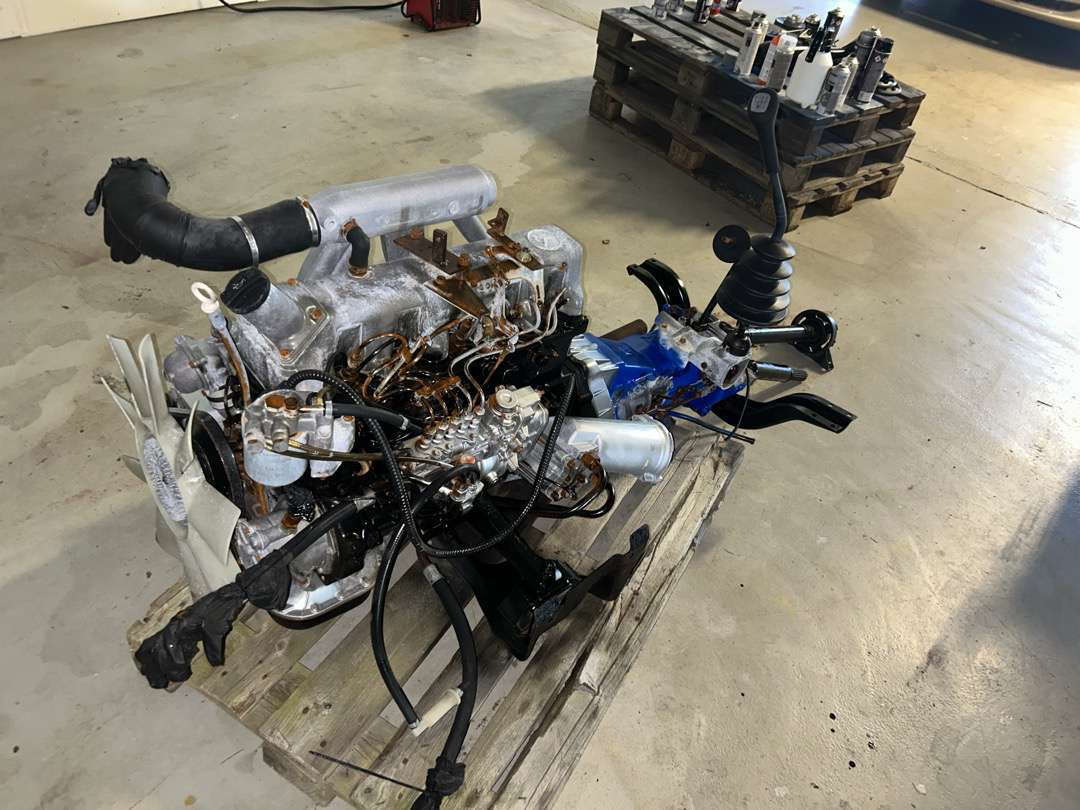 Mercedes motor 5 sylinder med girkasse med kraftuttak - Instrument/ Oprema: slika 3 Mercedes motor 5 sylinder med girkasse med kraftuttak - Instrument/ Oprema: slika 3