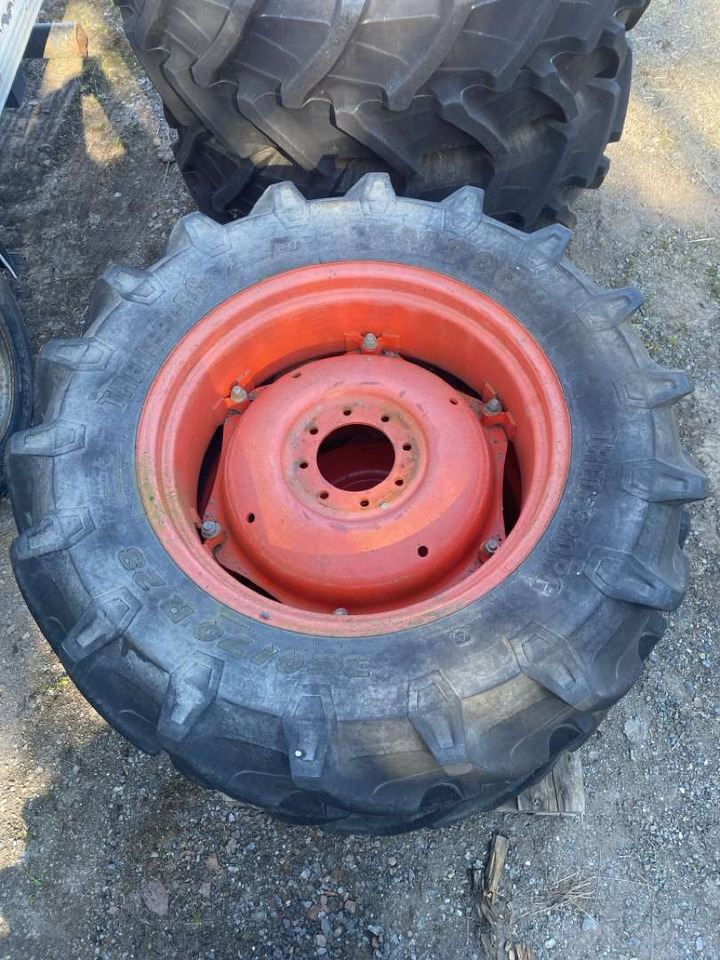 2stk Trelleborg TM700 på felg - Poljoprivredna mašina: slika 1 2stk Trelleborg TM700 på felg - Poljoprivredna mašina: slika 1