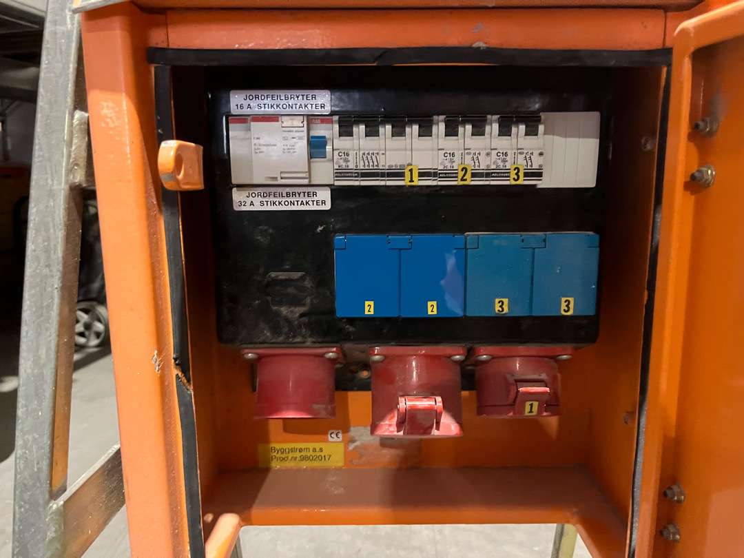 Strømskap fra Holte 400v - Instrument/ Oprema: slika 4 Strømskap fra Holte 400v - Instrument/ Oprema: slika 4