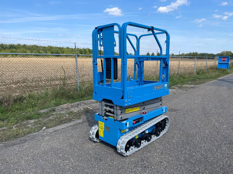 Fronteq FS0507T Tracked Scissor Lift | 2025 - Lift u obliku makaza: slika 2 Fronteq FS0507T Tracked Scissor Lift | 2025 - Lift u obliku makaza: slika 2