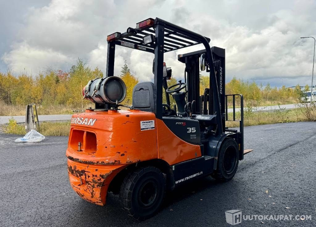 Doosan G 35 C-5, 2009, 3 870 h Kaasutrukki, Lieto - Gasni viljuškar: slika 4 Doosan G 35 C-5, 2009, 3 870 h Kaasutrukki, Lieto - Gasni viljuškar: slika 4