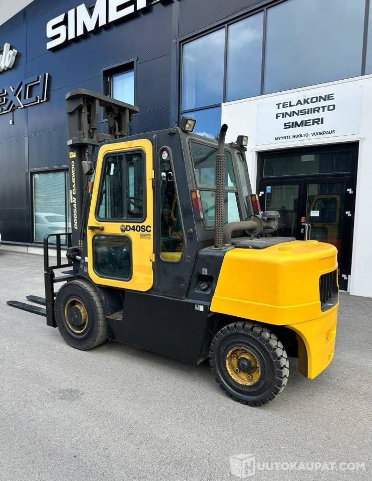 Daewoo D40SC-2, 2006, 11 000 h DieselTrukki, Lempäälä - Građevinska mašina: slika 2 Daewoo D40SC-2, 2006, 11 000 h DieselTrukki, Lempäälä - Građevinska mašina: slika 2