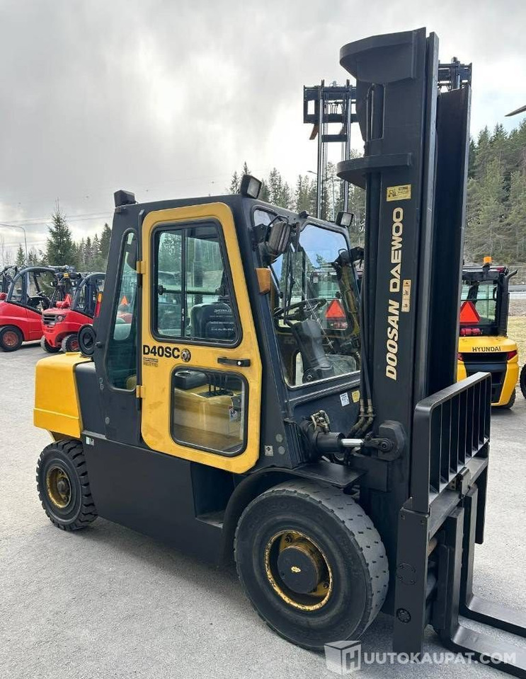 Daewoo D40SC-2, 2006, 11 000 h DieselTrukki, Lempäälä - Građevinska mašina: slika 4 Daewoo D40SC-2, 2006, 11 000 h DieselTrukki, Lempäälä - Građevinska mašina: slika 4