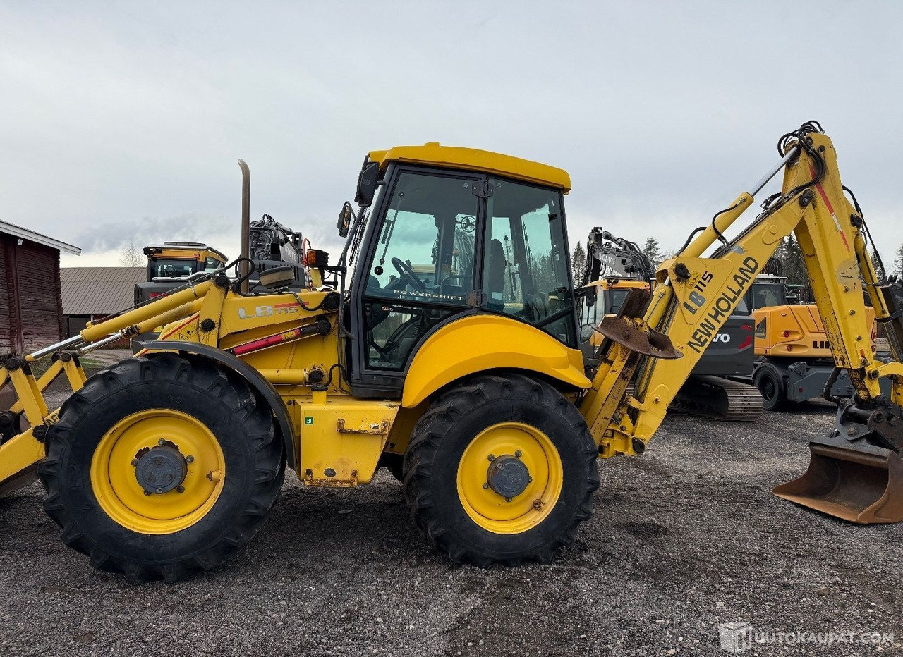 New Holland LB115 4PS, Traktorikaivuri, 7900h, 2001, Lahti - Građevinska mašina: slika 4 New Holland LB115 4PS, Traktorikaivuri, 7900h, 2001, Lahti - Građevinska mašina: slika 4