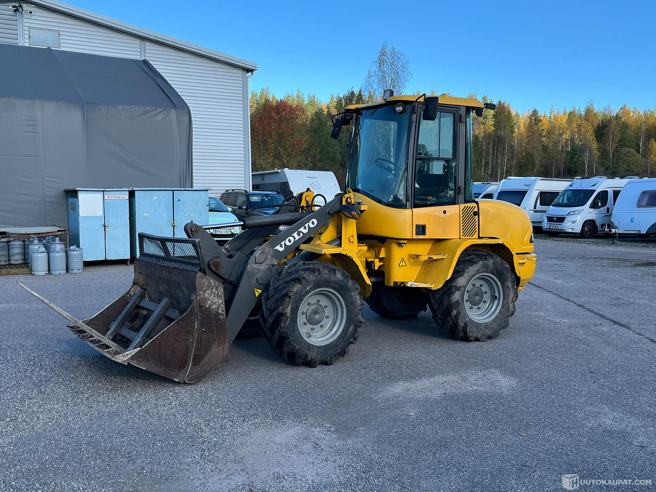 Volvo L35B Pro, pyöräkuormaaja avattavalla kauhalla ja piikeillä, 2005, Vihti - Građevinska mašina: slika 1 Volvo L35B Pro, pyöräkuormaaja avattavalla kauhalla ja piikeillä, 2005, Vihti - Građevinska mašina: slika 1