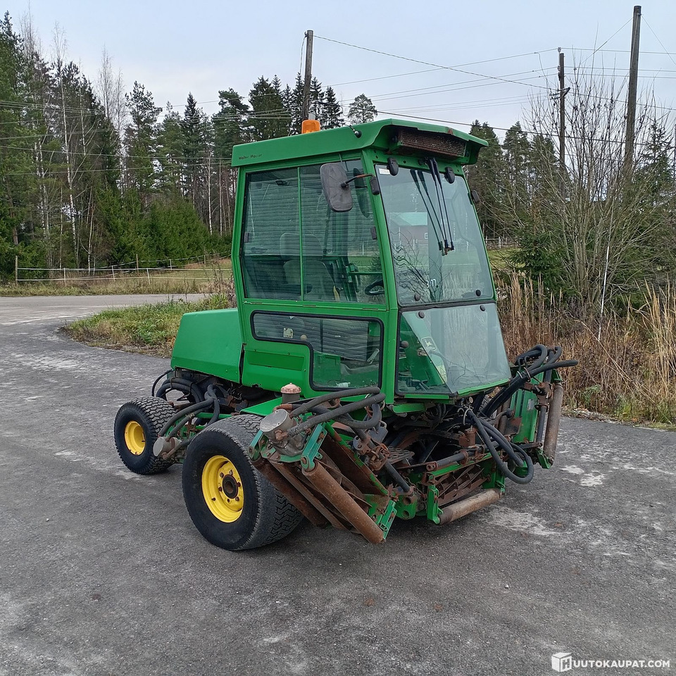 John Deere 3235 kelaleikkuri, 4 WD ja hytti, Hollola - Baštenska kosačica: slika 1 John Deere 3235 kelaleikkuri, 4 WD ja hytti, Hollola - Baštenska kosačica: slika 1