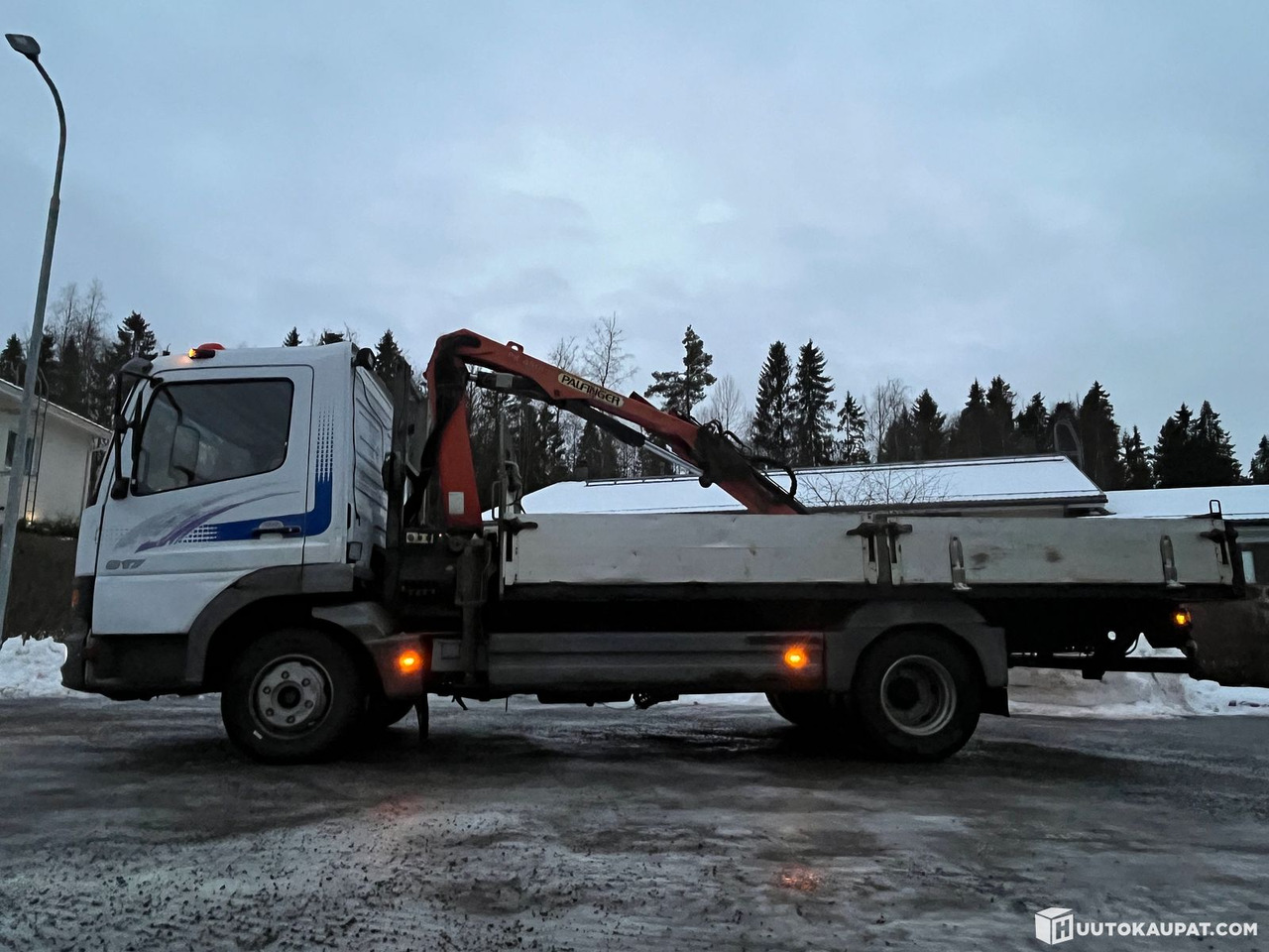 Mercedes-Benz Atego Palfingerillä, 1999, Tampere - Kamion sa tovarnim sandukom, Kamion sa dizalicom: slika 4 Mercedes-Benz Atego Palfingerillä, 1999, Tampere - Kamion sa tovarnim sandukom, Kamion sa dizalicom: slika 4