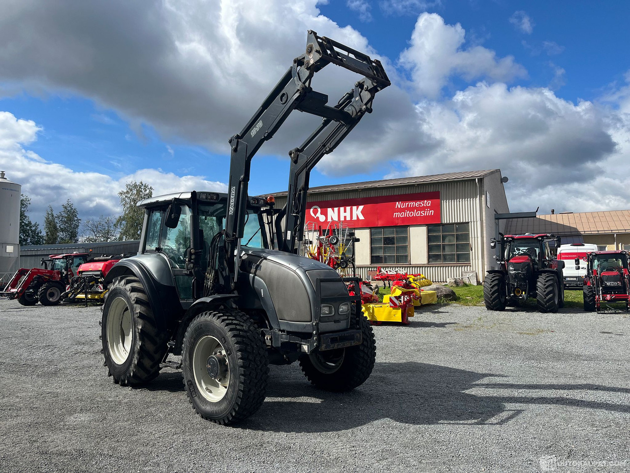 Valtra M130, traktori kuormaajalla, 4755h, 2005, Hämeenlinna - Poljoprivredna mašina: slika 1 Valtra M130, traktori kuormaajalla, 4755h, 2005, Hämeenlinna - Poljoprivredna mašina: slika 1