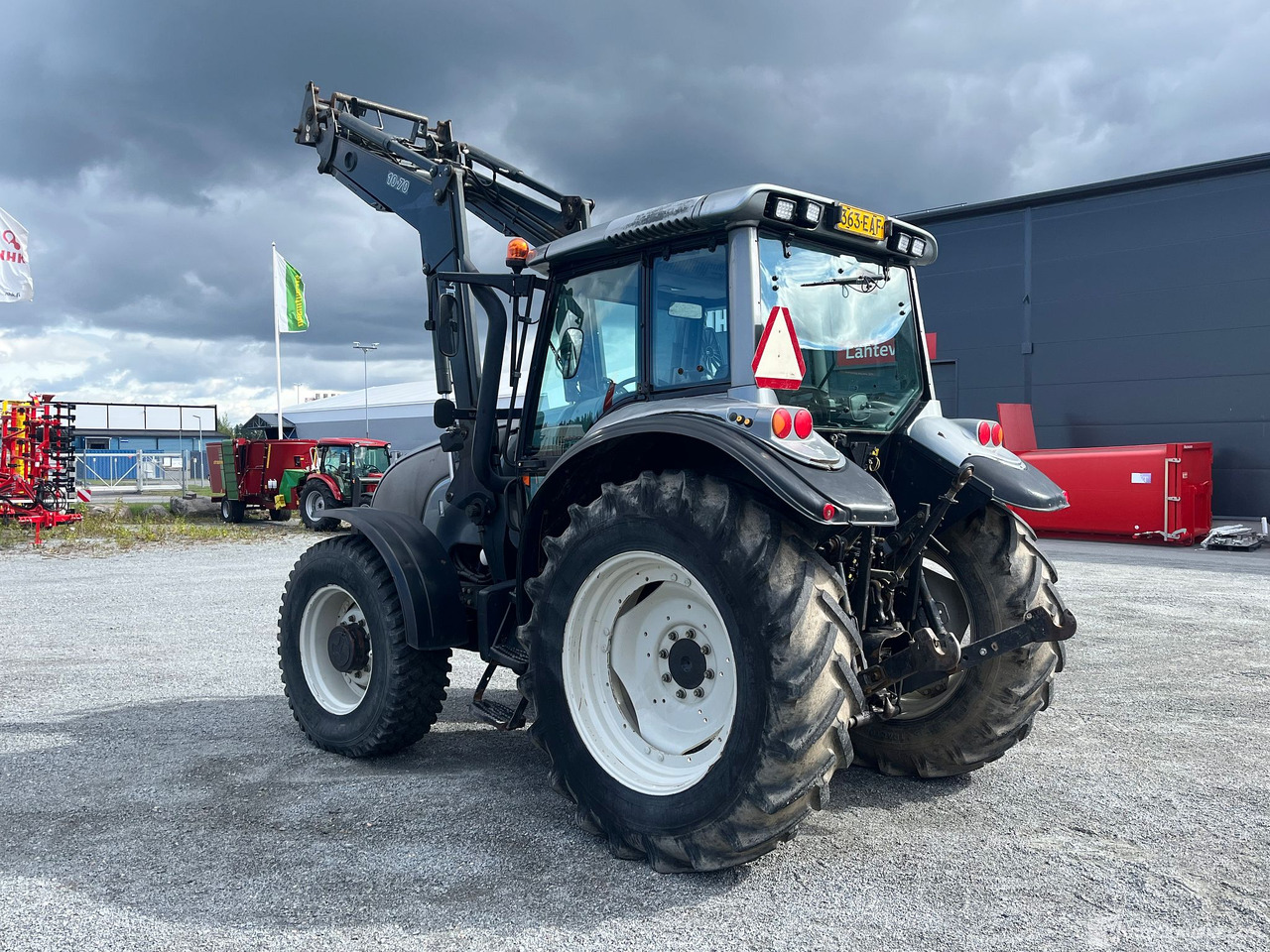 Valtra M130, traktori kuormaajalla, 4755h, 2005, Hämeenlinna - Poljoprivredna mašina: slika 5 Valtra M130, traktori kuormaajalla, 4755h, 2005, Hämeenlinna - Poljoprivredna mašina: slika 5