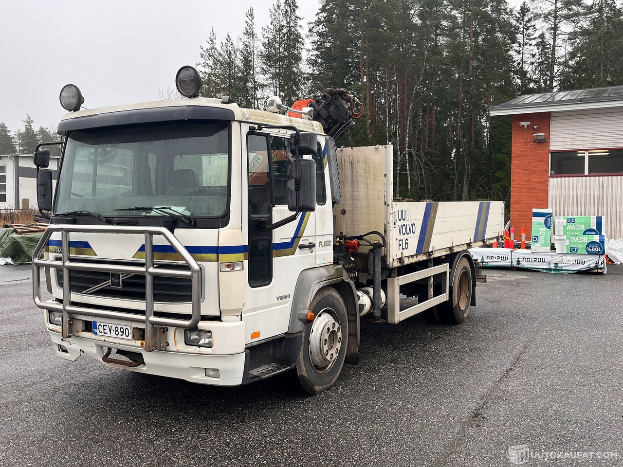Volvo FL612-FL6H-42R/400, kuorma-auto nosturilla, 2001, Rusko - Kamion sa tovarnim sandukom, Kamion sa dizalicom: slika 1 Volvo FL612-FL6H-42R/400, kuorma-auto nosturilla, 2001, Rusko - Kamion sa tovarnim sandukom, Kamion sa dizalicom: slika 1