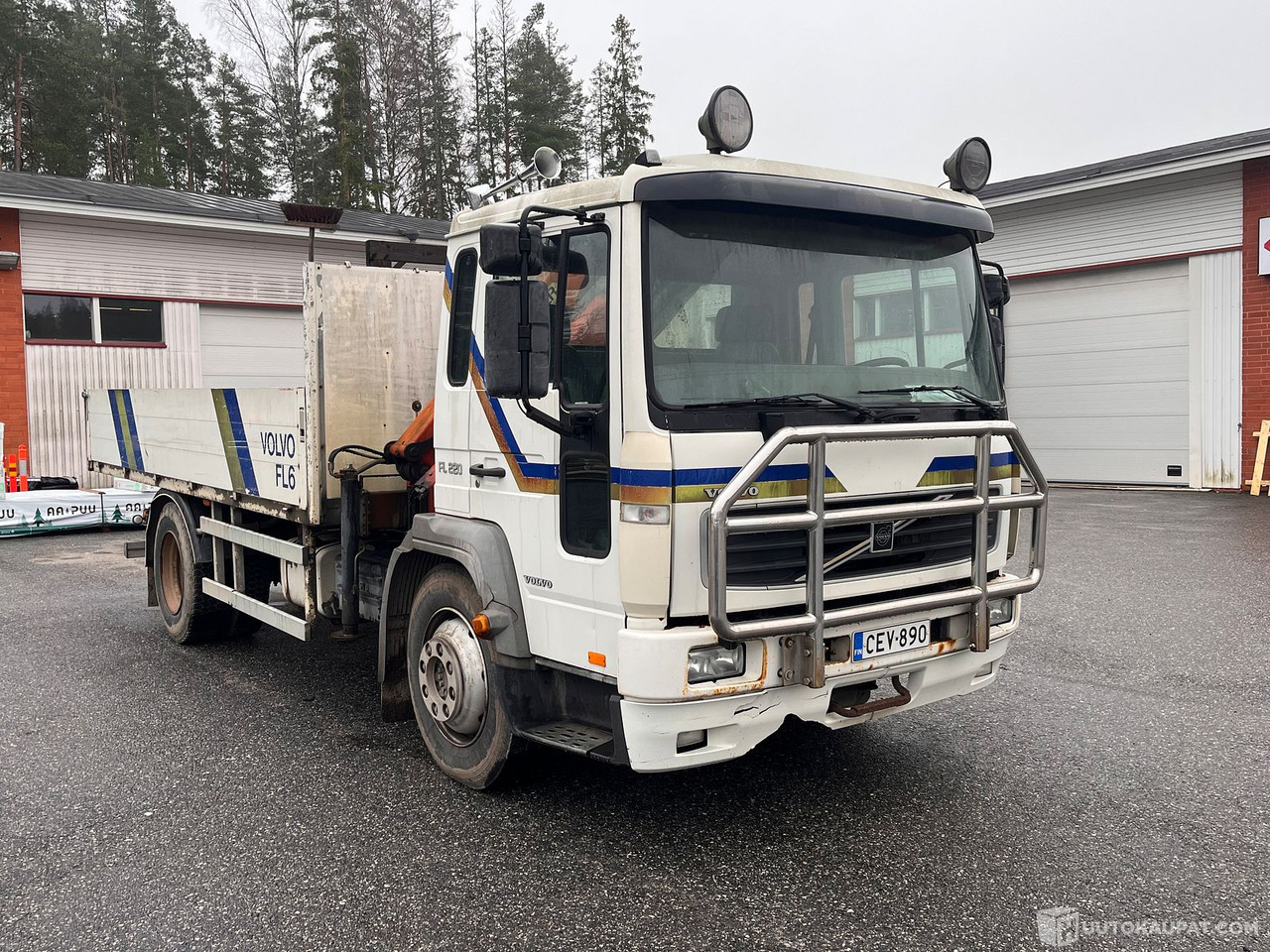 Volvo FL612-FL6H-42R/400, kuorma-auto nosturilla, 2001, Rusko - Kamion sa tovarnim sandukom, Kamion sa dizalicom: slika 3 Volvo FL612-FL6H-42R/400, kuorma-auto nosturilla, 2001, Rusko - Kamion sa tovarnim sandukom, Kamion sa dizalicom: slika 3