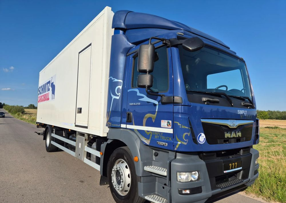 MAN TGM 18.250 Carrier 1950 D/E z Holandii / TOP STAN / 7.5m / 18 palet / winda + drzwi boczne / OKAZJA - Hladnjača: slika 4 MAN TGM 18.250 Carrier 1950 D/E z Holandii / TOP STAN / 7.5m / 18 palet / winda + drzwi boczne / OKAZJA - Hladnjača: slika 4