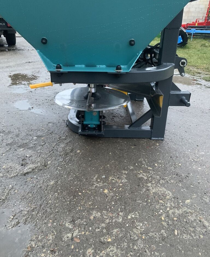 New RNZ 600 ,800.1000 L - Rasipač veštačkog đubriva: slika 2 New RNZ 600 ,800.1000 L - Rasipač veštačkog đubriva: slika 2