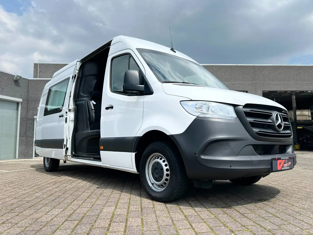 Mercedes-Benz Sprinter 315 L3H2 (37.500€ex) 3.5T SLEEP | DUB CAB 7PL - Dostavno vozilo sa duplom kabinom: slika 2 Mercedes-Benz Sprinter 315 L3H2 (37.500€ex) 3.5T SLEEP | DUB CAB 7PL - Dostavno vozilo sa duplom kabinom: slika 2