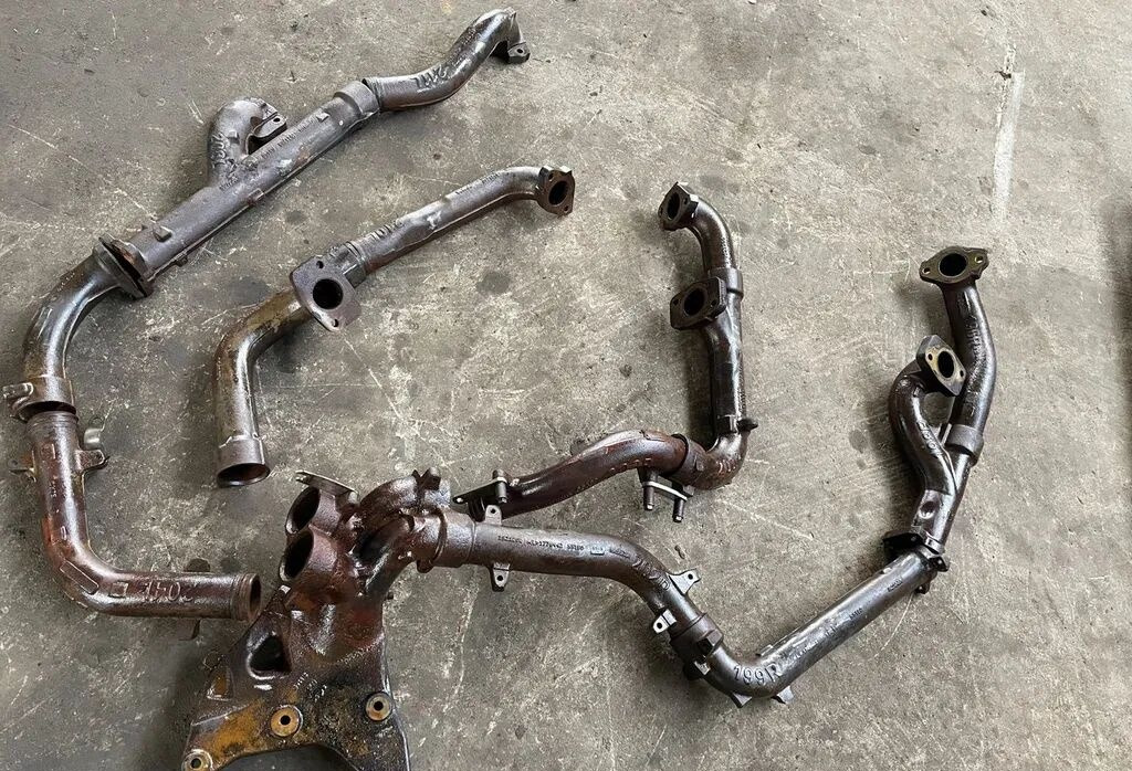 Scania R 730 V8 1906965 Scania R 730 V8 1906965 truck - Izduvna grana za Kamion: slika 1 Scania R 730 V8 1906965 Scania R 730 V8 1906965 truck - Izduvna grana za Kamion: slika 1