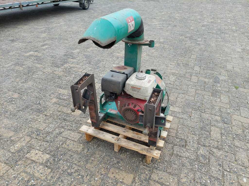 Billy Goat truckloader - Motorna kopačica: slika 4 Billy Goat truckloader - Motorna kopačica: slika 4