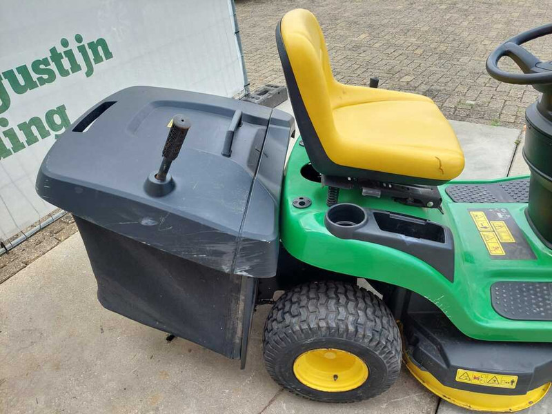 John Deere X 135R - Baštenska kosačica: slika 4 John Deere X 135R - Baštenska kosačica: slika 4
