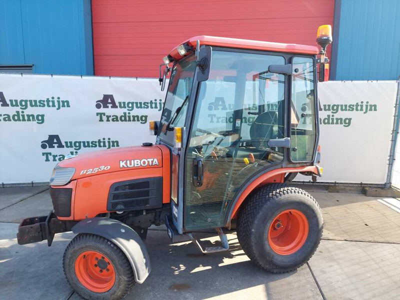 Kubota B2530 - Mali traktor: slika 1 Kubota B2530 - Mali traktor: slika 1