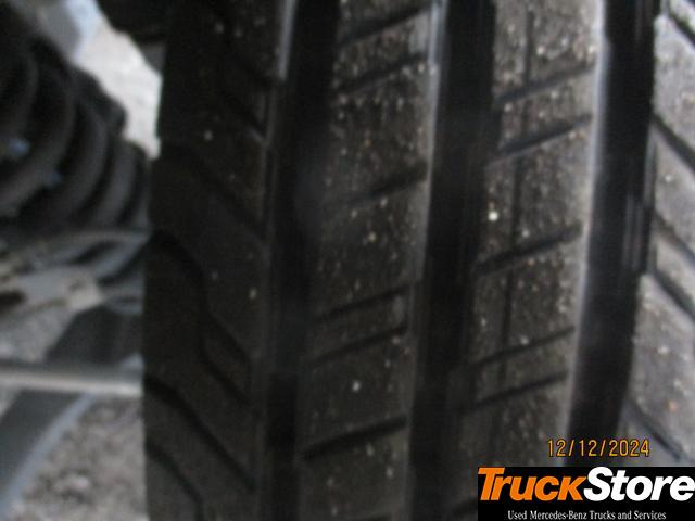 FUSO Canter 3C15 - Kamion sa zatvorenim sandukom: slika 5 FUSO Canter 3C15 - Kamion sa zatvorenim sandukom: slika 5