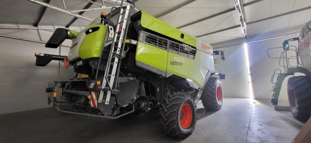Claas Lexion 7500 + V930  - Kombinovani kombajn: slika 4 Claas Lexion 7500 + V930  - Kombinovani kombajn: slika 4
