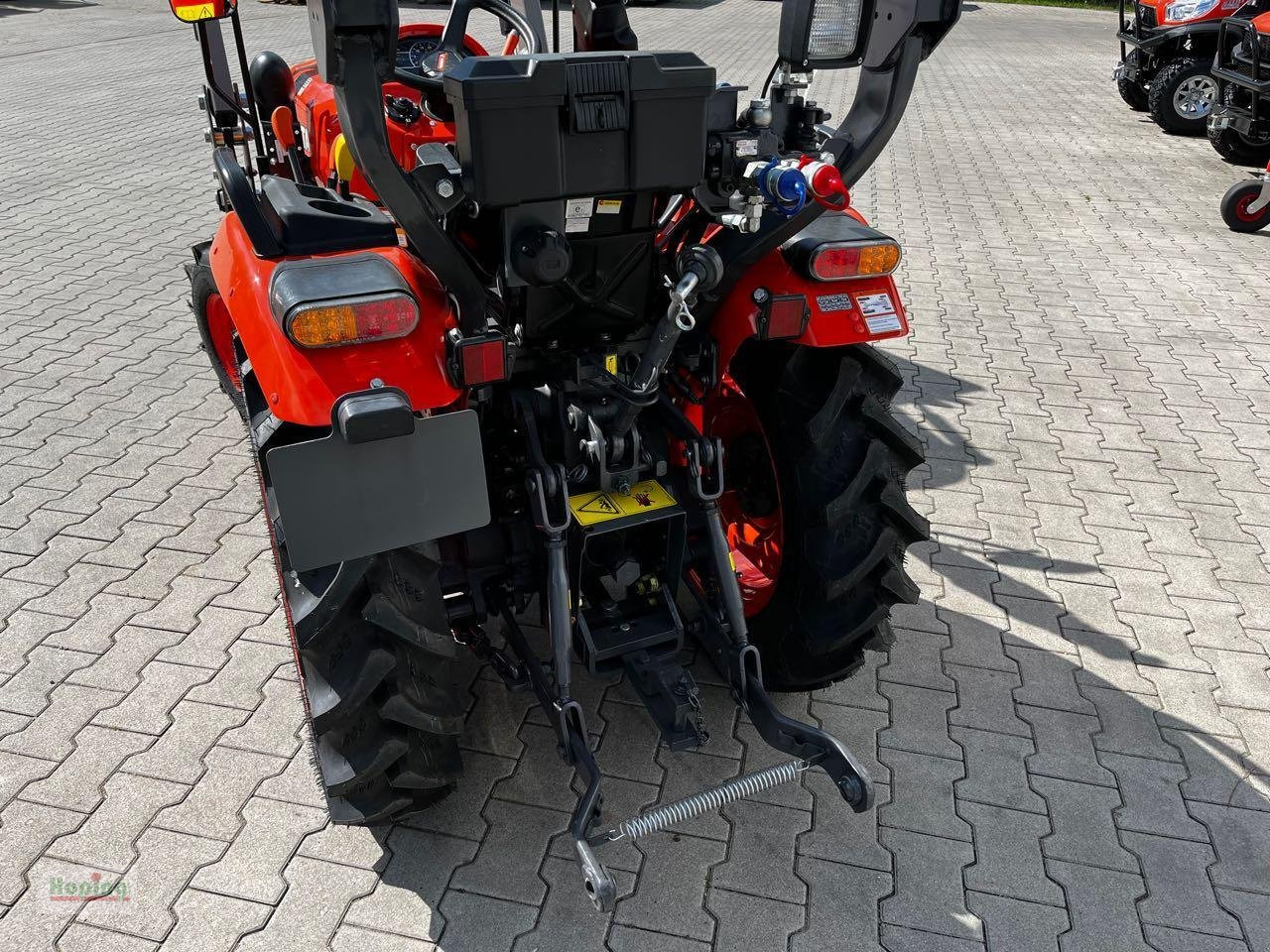 Kubota EK1-261 - Komunalni traktor: slika 4 Kubota EK1-261 - Komunalni traktor: slika 4