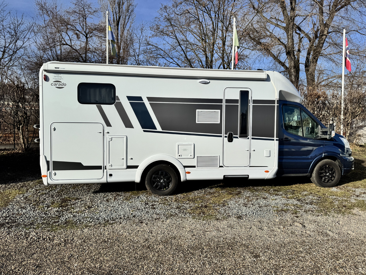 CARADO T447 pro+ , AC DOMETIC , camera, awning, radio, ALU, LPG, spare tire - Poluintegrisani kamper: slika 4 CARADO T447 pro+ , AC DOMETIC , camera, awning, radio, ALU, LPG, spare tire - Poluintegrisani kamper: slika 4