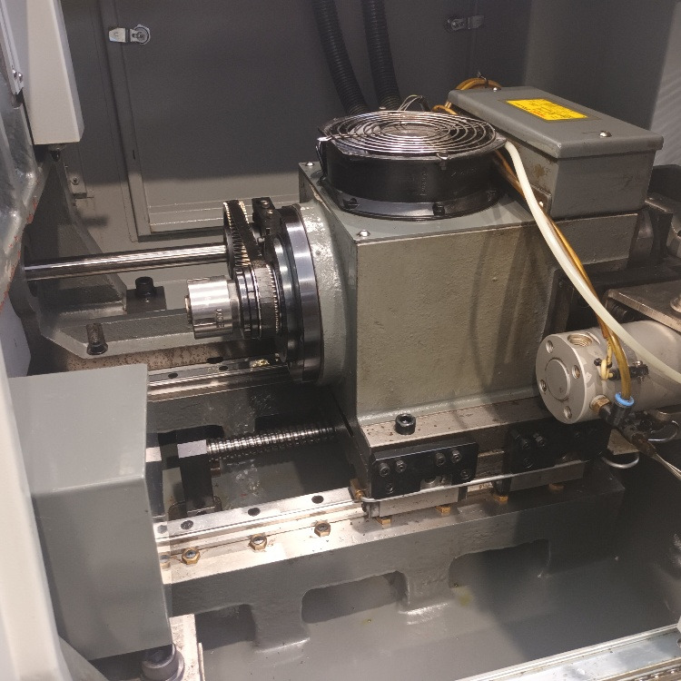 Tornio a fantina mobile a 5 assi Cnc Hanwha XD-20H - Strug za metal: slika 4 Tornio a fantina mobile a 5 assi Cnc Hanwha XD-20H - Strug za metal: slika 4