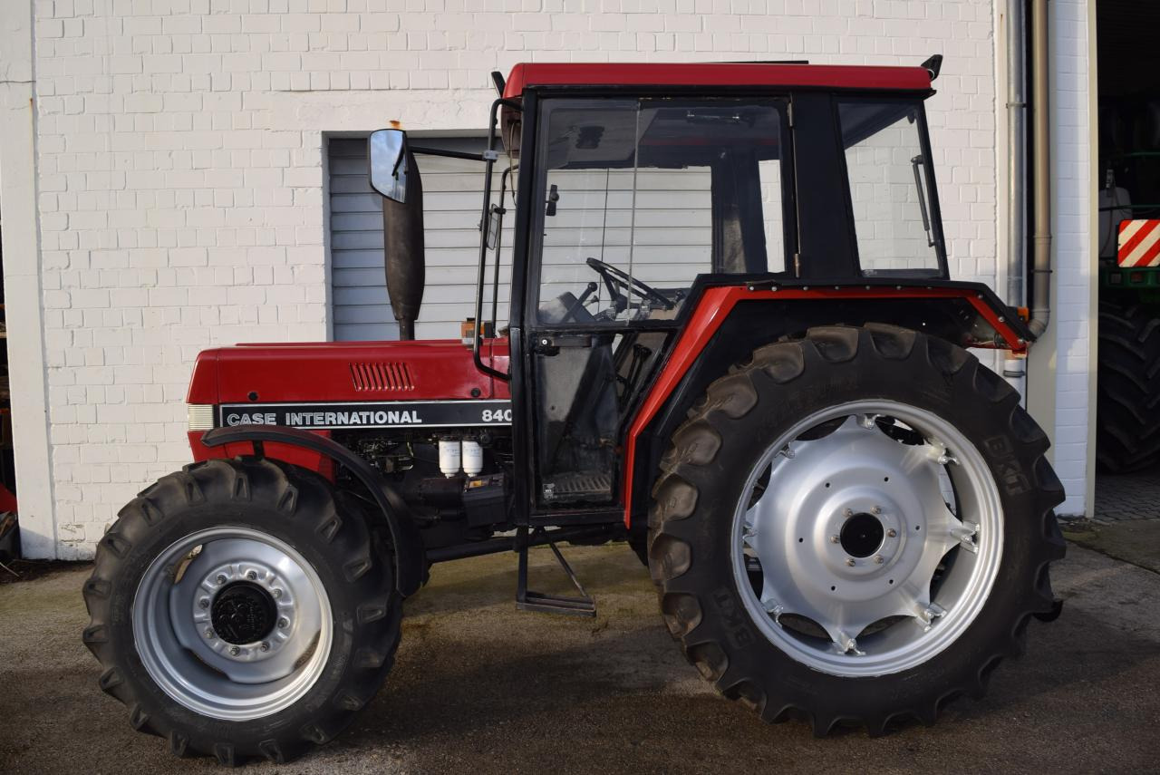 Case-IH 840 - Traktor: slika 2 Case-IH 840 - Traktor: slika 2