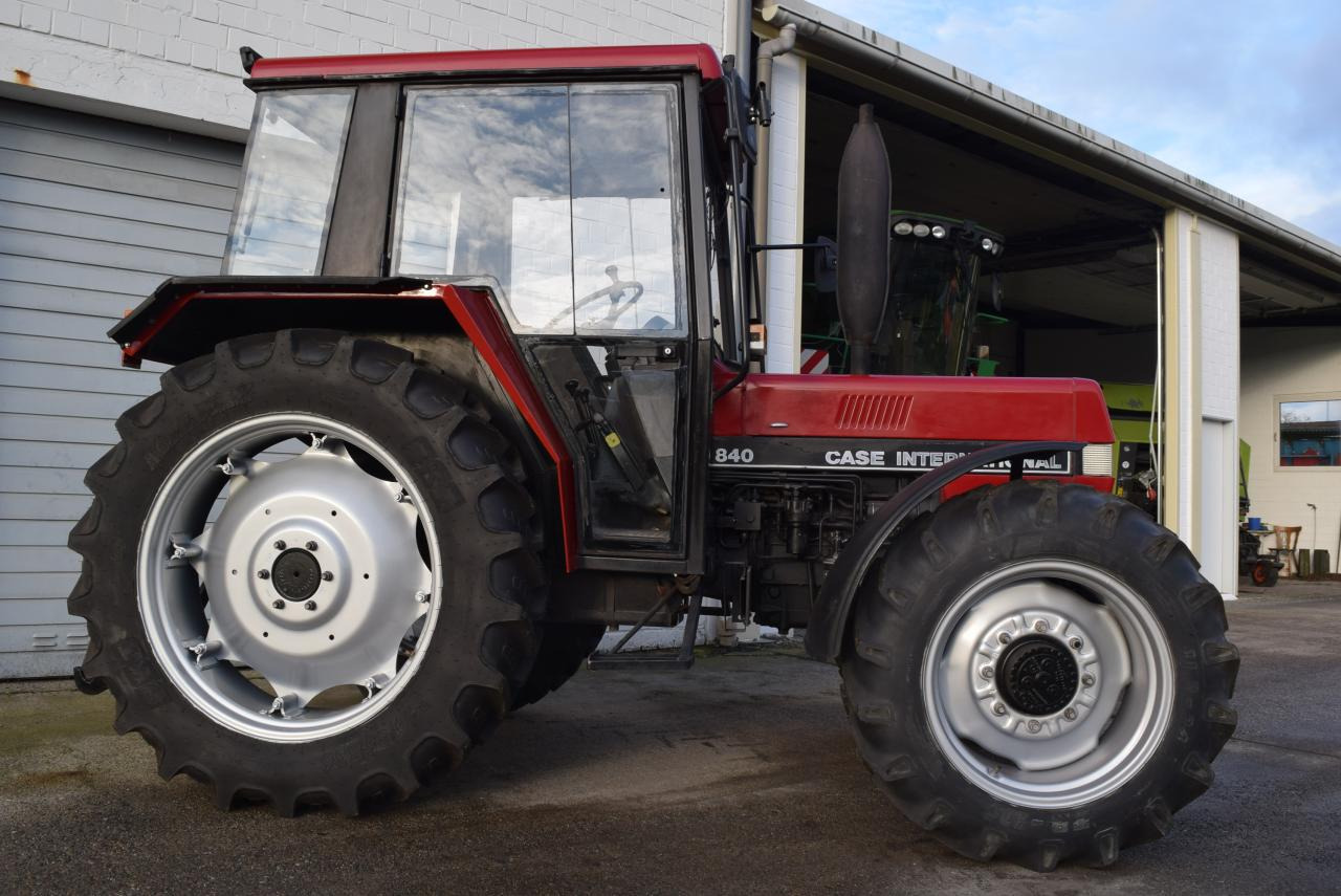 Case-IH 840 - Traktor: slika 1 Case-IH 840 - Traktor: slika 1