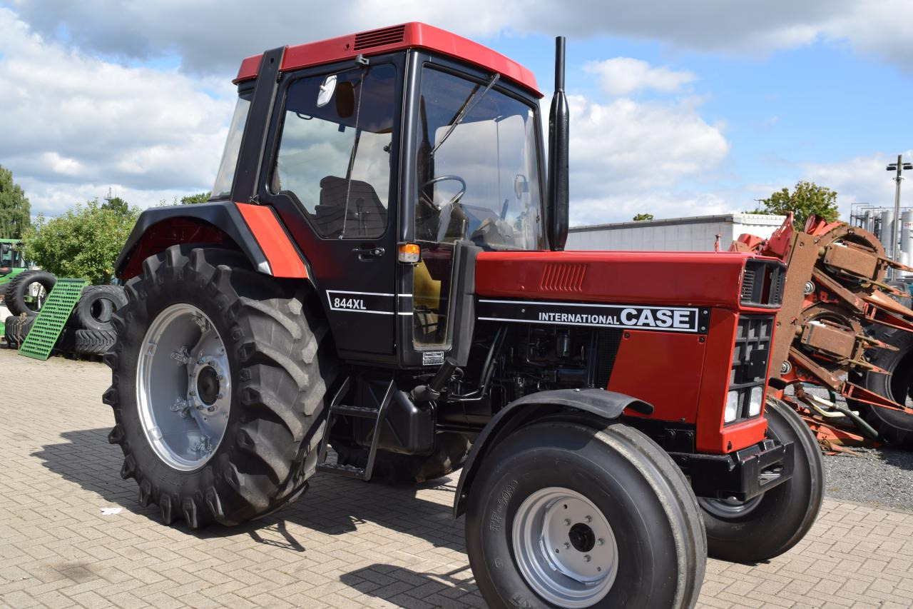 Case-IH 844 XL - Traktor: slika 2 Case-IH 844 XL - Traktor: slika 2