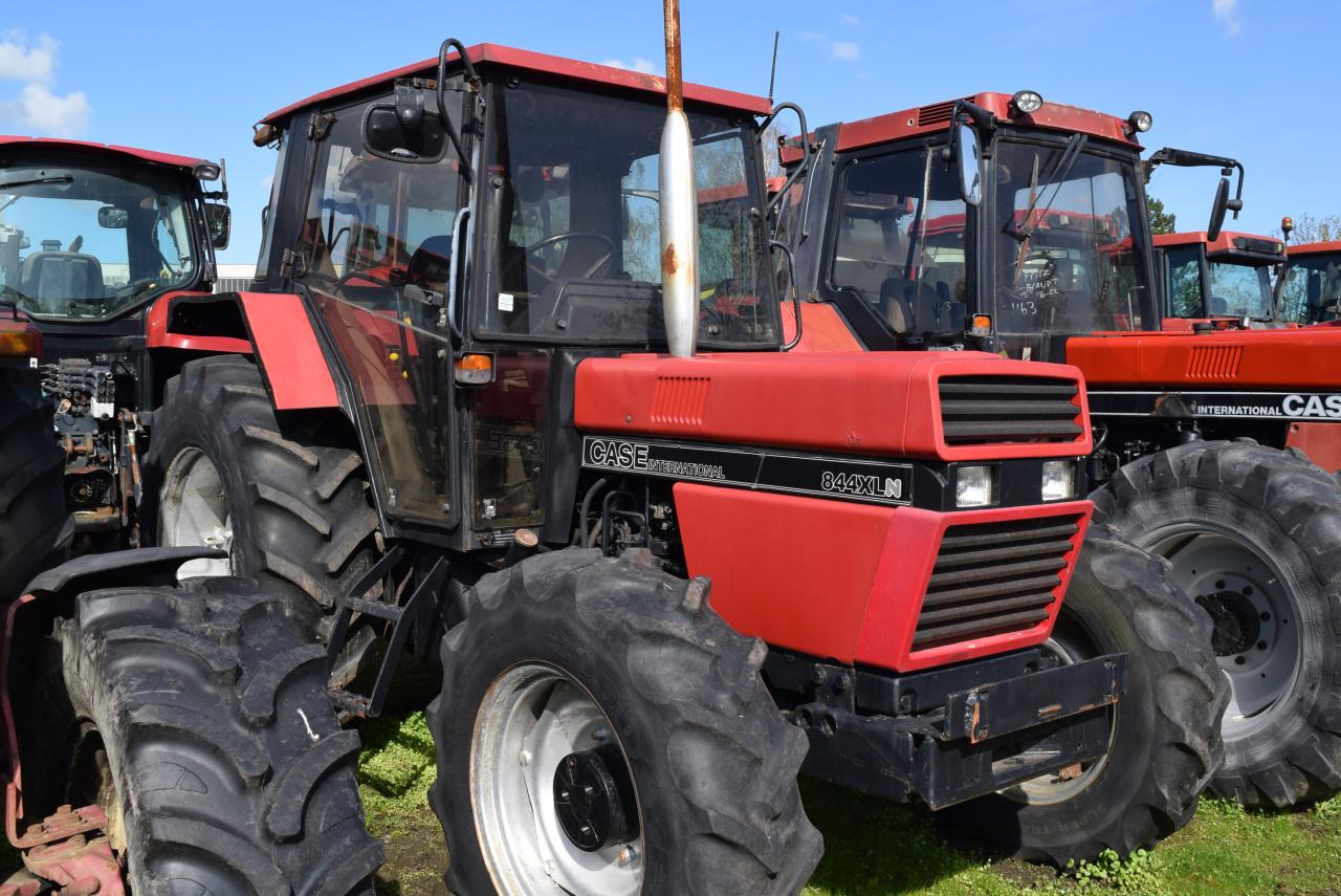 Case-IH 844 XLN - Traktor: slika 1 Case-IH 844 XLN - Traktor: slika 1
