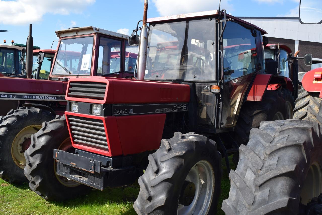Case-IH 844 XLN - Traktor: slika 2 Case-IH 844 XLN - Traktor: slika 2