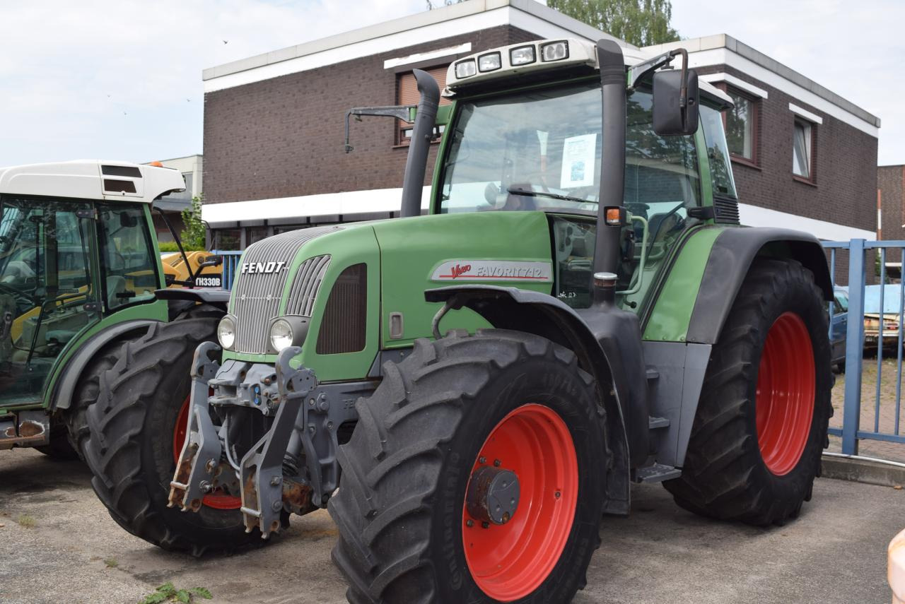 Fendt 712 Vario - Traktor: slika 1 Fendt 712 Vario - Traktor: slika 1
