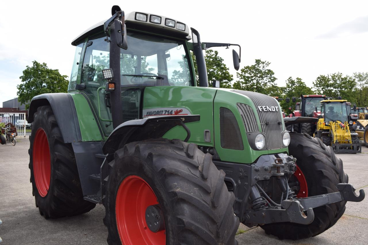 Fendt 714 Vario - Traktor: slika 2 Fendt 714 Vario - Traktor: slika 2