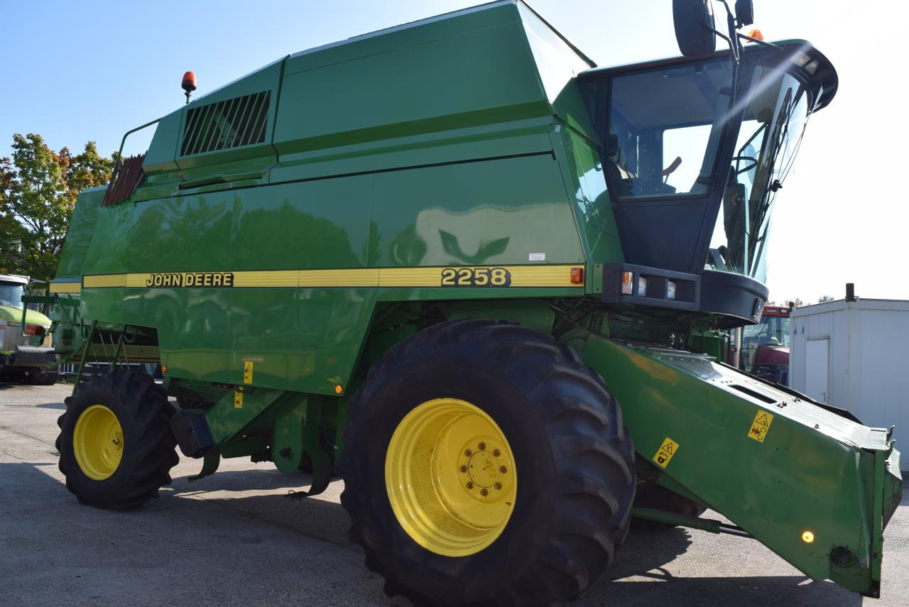 John Deere 2064 - Kombinovani kombajn: slika 4 John Deere 2064 - Kombinovani kombajn: slika 4