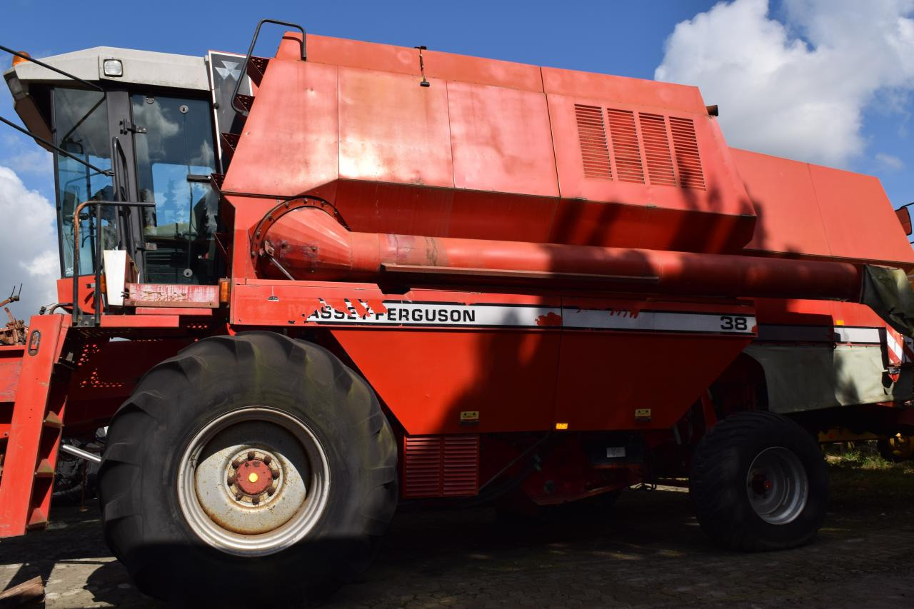 Massey Ferguson MF 38 - Kombinovani kombajn: slika 3 Massey Ferguson MF 38 - Kombinovani kombajn: slika 3